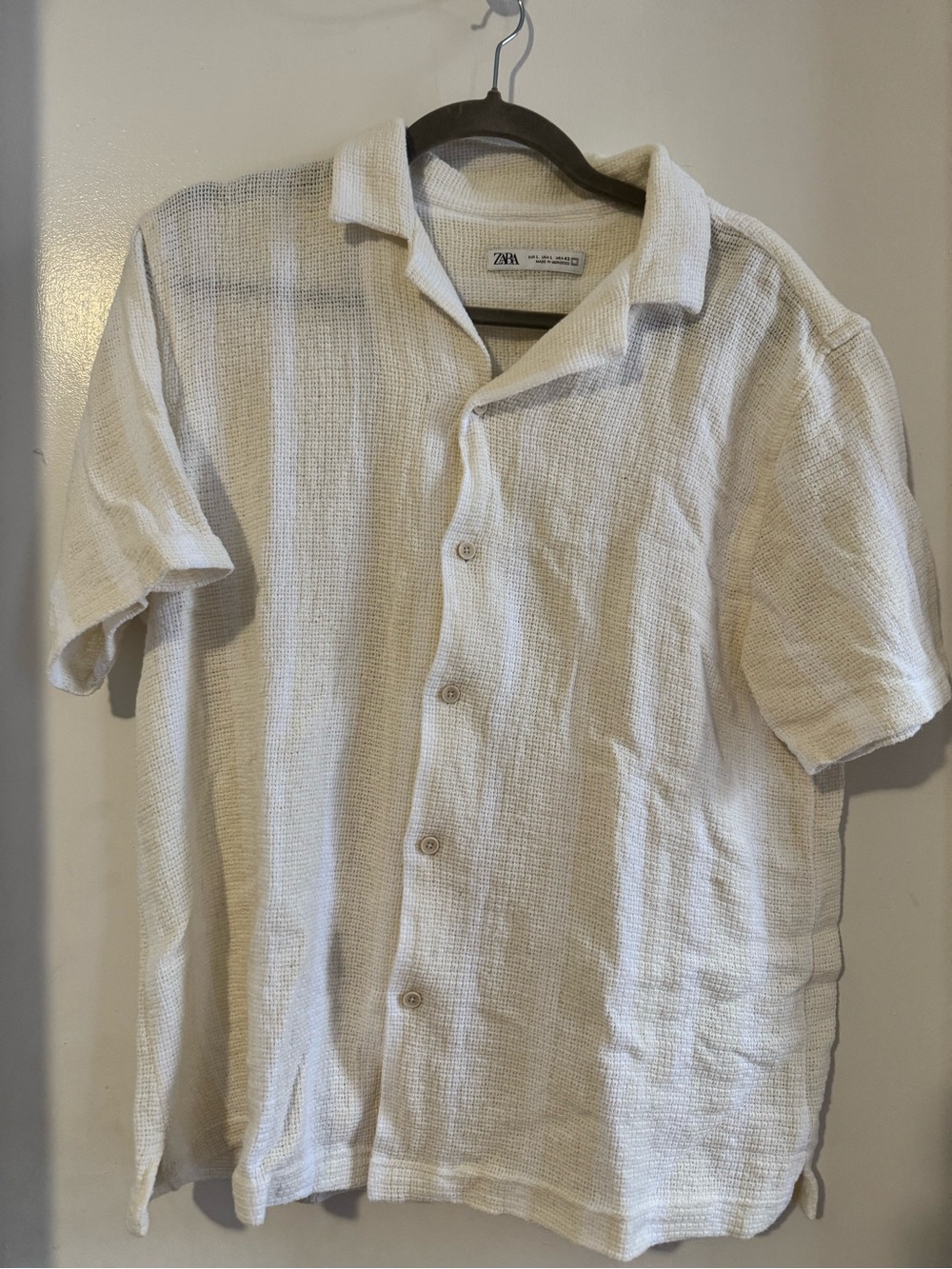 Zara Men's Short-Sleeve Textured Camp-Collar Shirt in white and cream stripes
